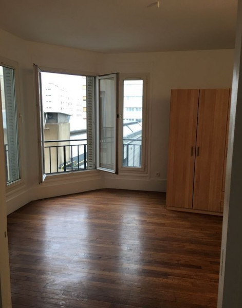 
                                                Location
                                                 Studio Quartier Georges Brassens - Paris 15 - 32m2