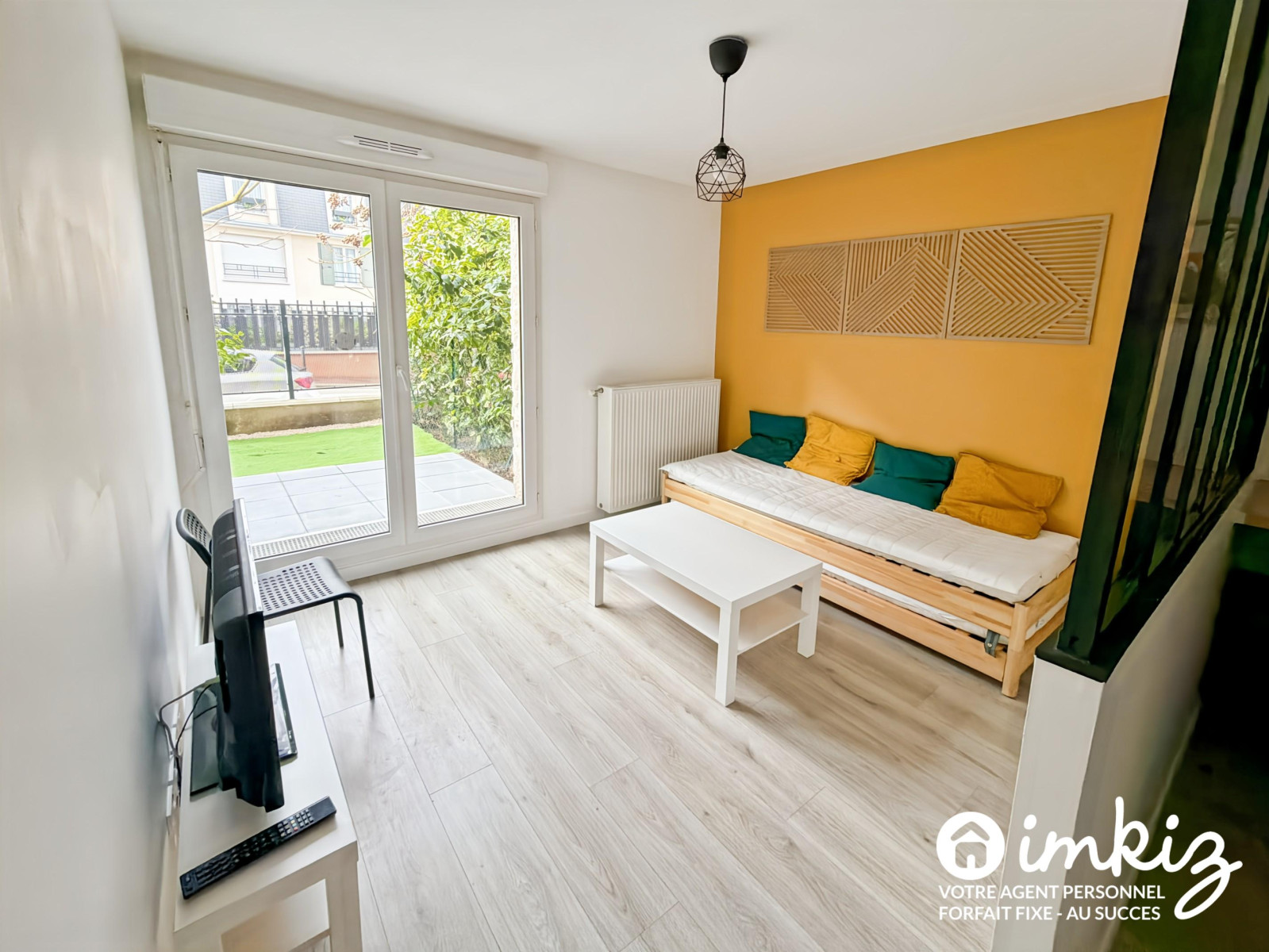 
                                                Vente
                                                 Studio récent avec jardin