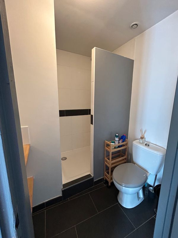 
                                                Location
                                                 Studio récent proche métro