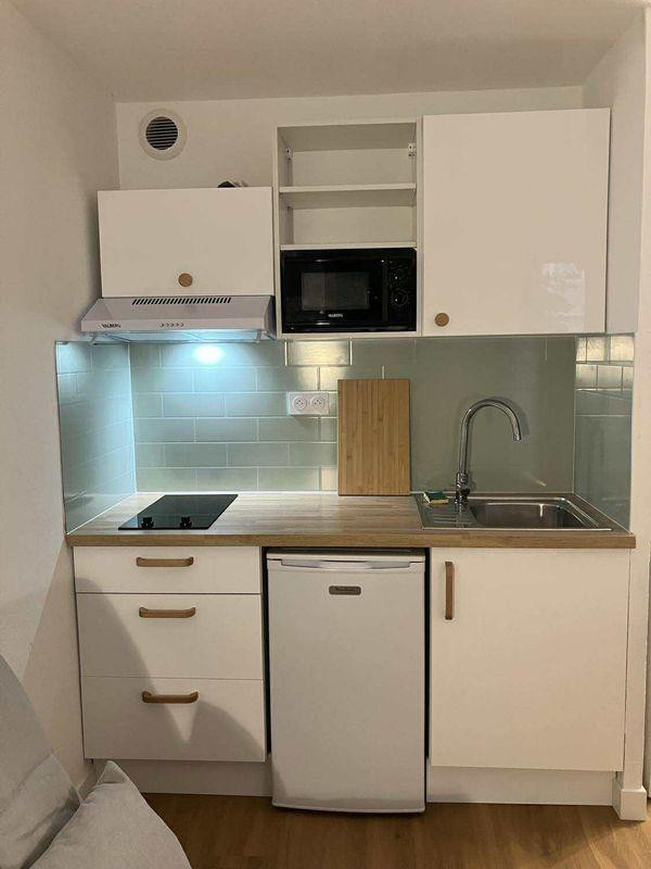 
                                                Location
                                                 Studio refait à neuf 21m2