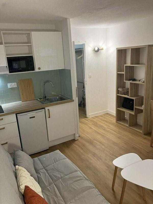 
                                                Location
                                                 Studio refait à neuf 21m2