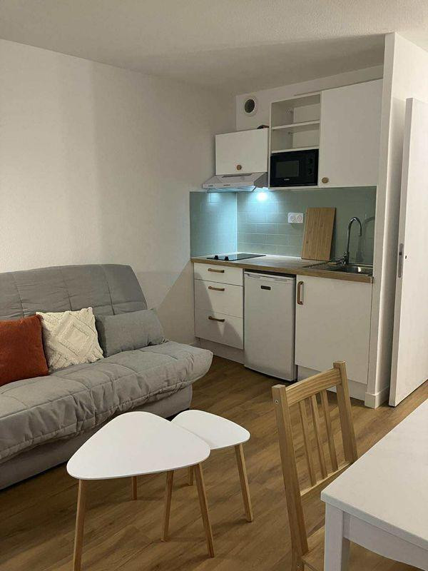 
                                                Location
                                                 Studio refait à neuf 21m2