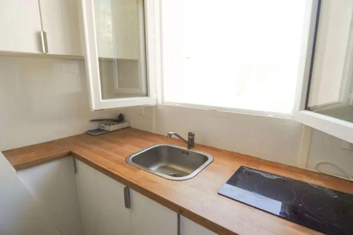 
                                                Location
                                                 Studio refait à neuf