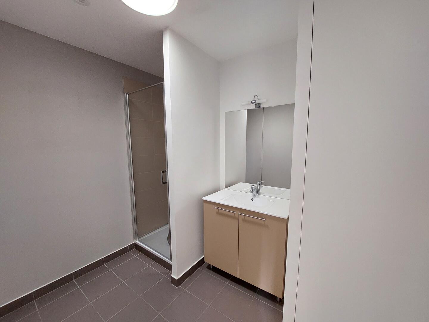 
                                                Location
                                                 Studio refait a neuf 75009 paris