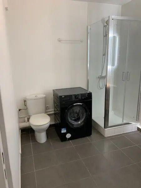 
                                                Location
                                                 Studio refait à neuf, calme avec terrasse