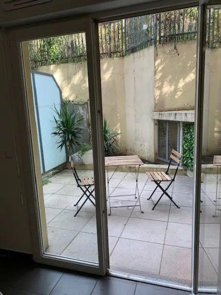 
                                                Location
                                                 Studio refait à neuf, calme avec terrasse