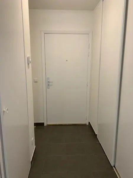 
                                                Location
                                                 Studio refait à neuf, calme avec terrasse