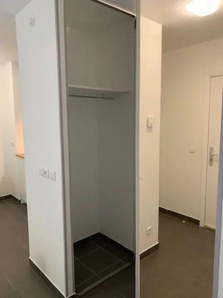 
                                                Location
                                                 Studio refait à neuf, calme avec terrasse