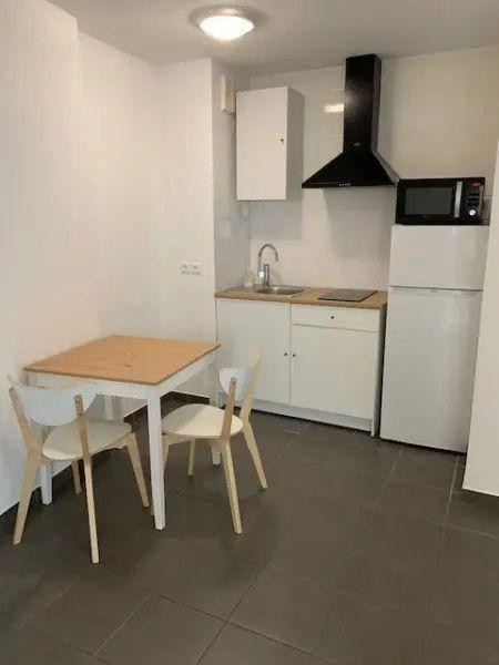 
                                                Location
                                                 Studio refait à neuf, calme avec terrasse