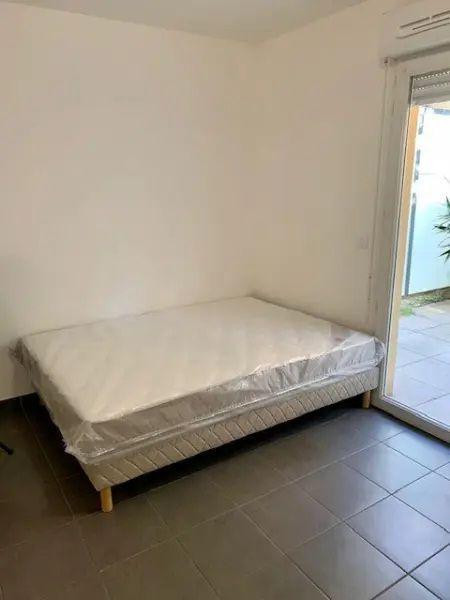 
                                                Location
                                                 Studio refait à neuf, calme avec terrasse