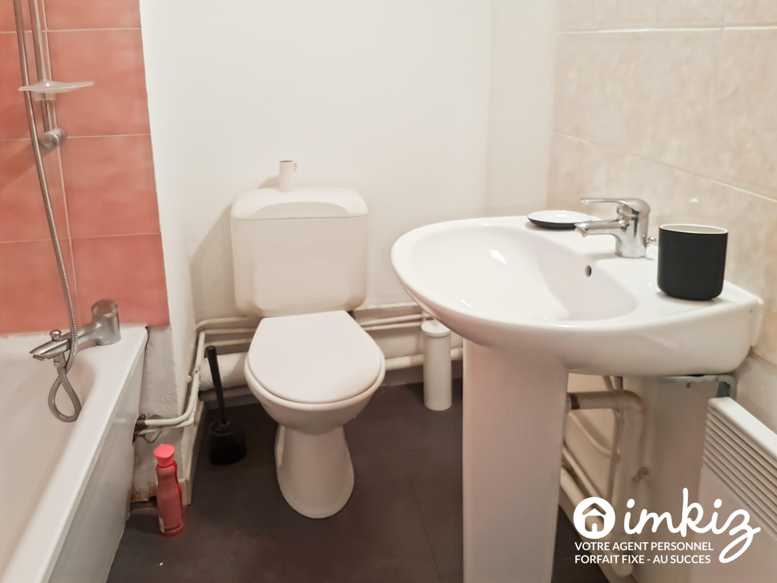 
                                                Vente
                                                 Studio refait à neuf, emplacement idéal !