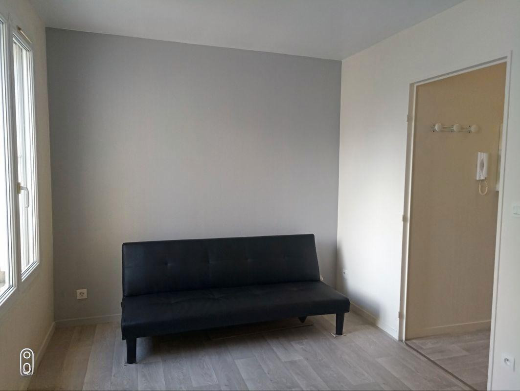
                                                Location
                                                 Studio REFAIT A NEUF fbg bannier