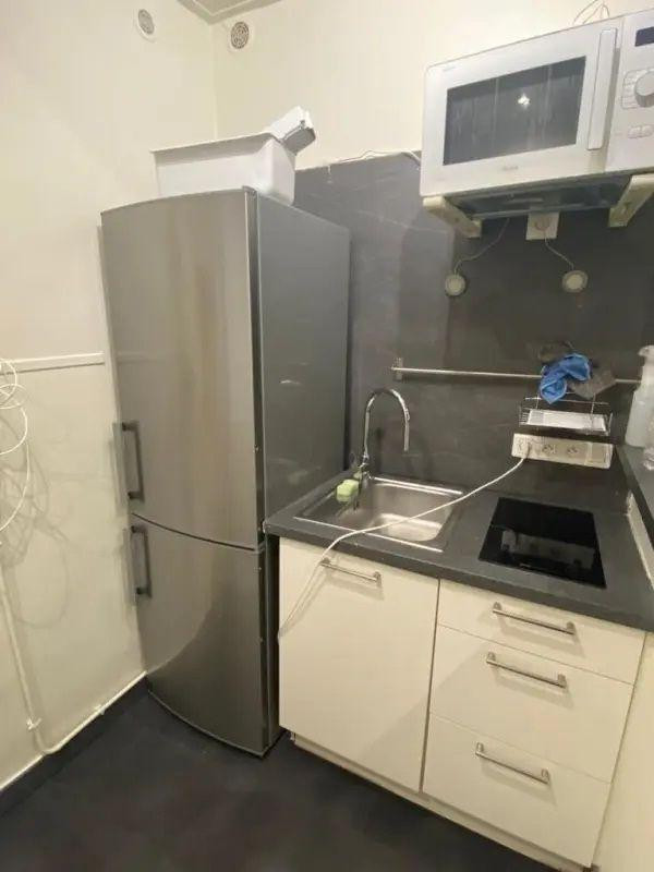 
                                                Location
                                                 Studio refait à neuf, lumineux, belle cour