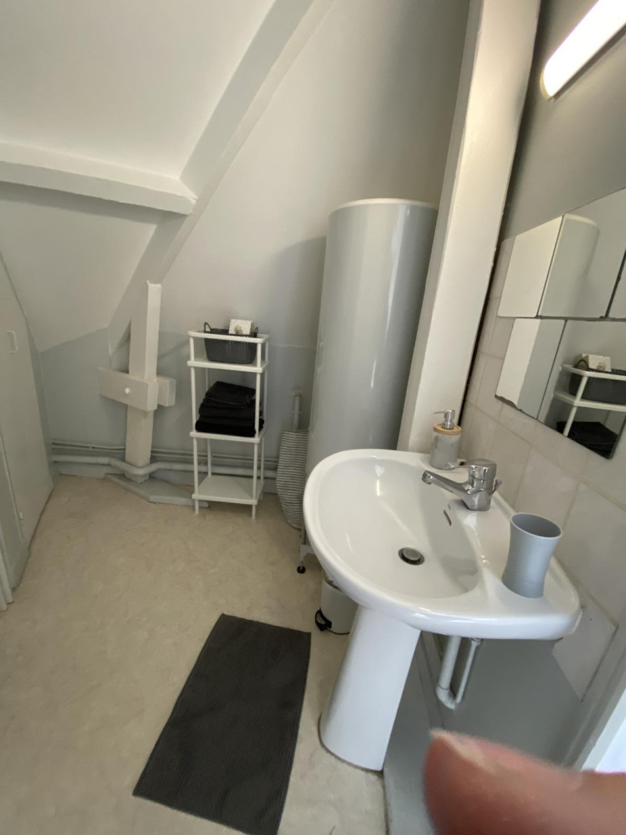 
                                                Location
                                                 Studio refait à neuf reims-cathédrale