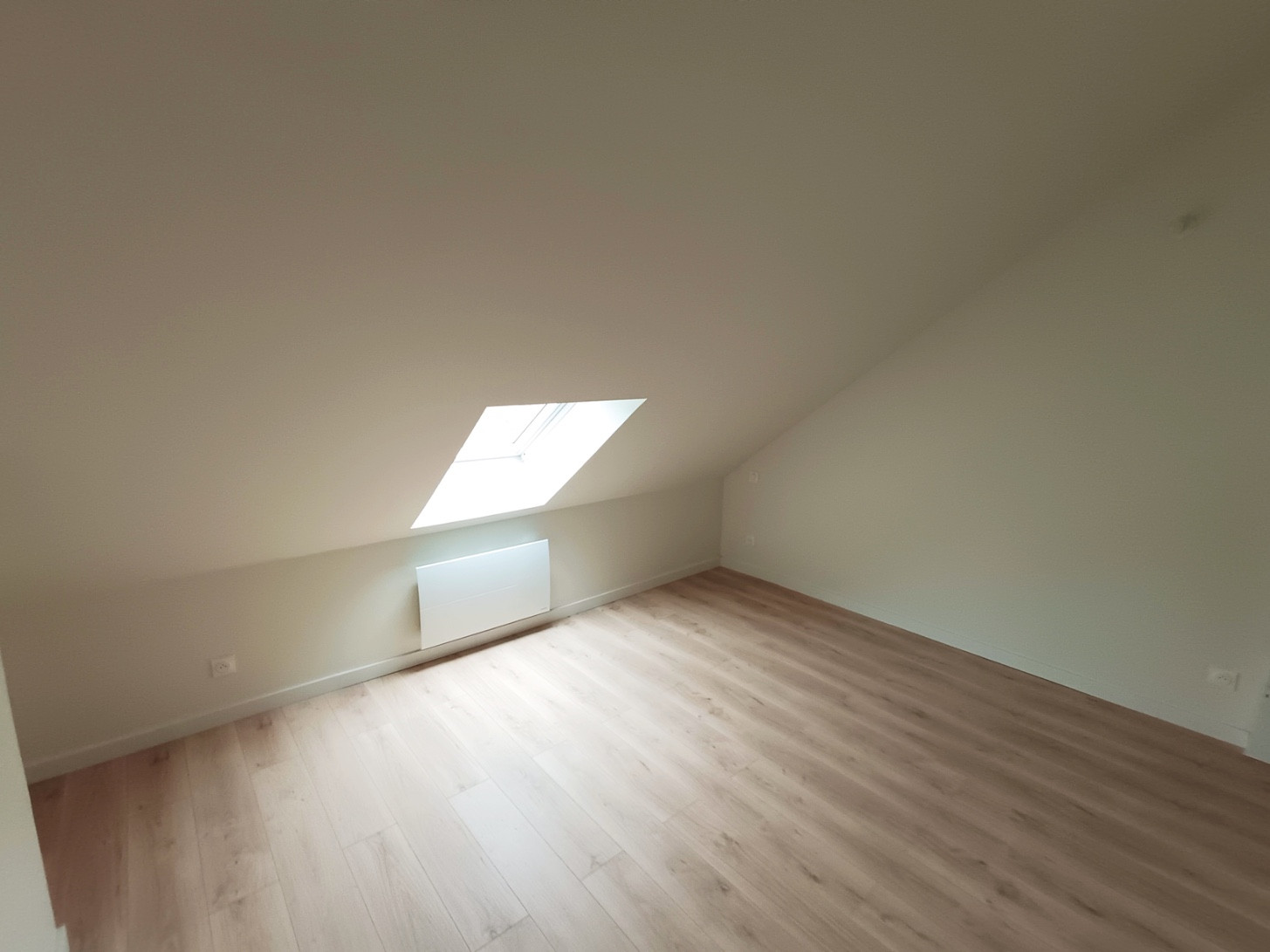 
                                                Location
                                                 Studio rénové, 15m2, Amiens Henriville Amiens