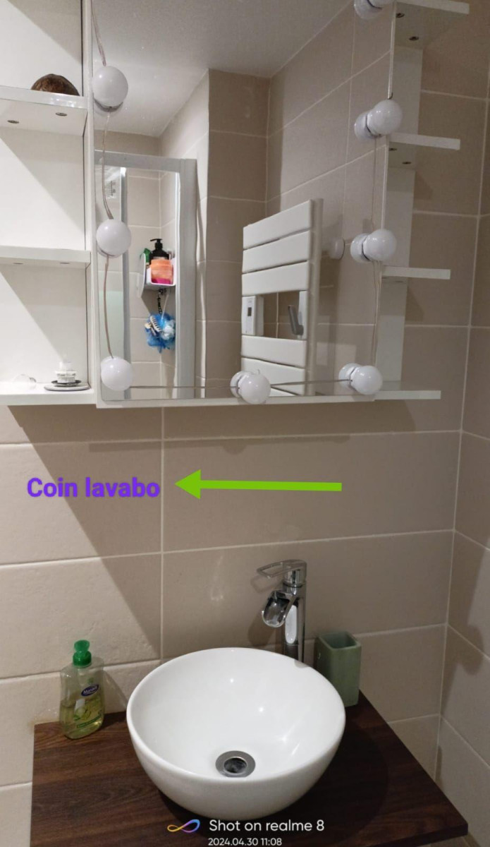 
                                                Location
                                                 Studio rénové, 35 mn de Paris et de l'aéroport CDG