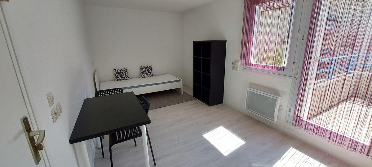 
                                                Location
                                                 Studio rénové à Grenoble avec garage à vélo et emp