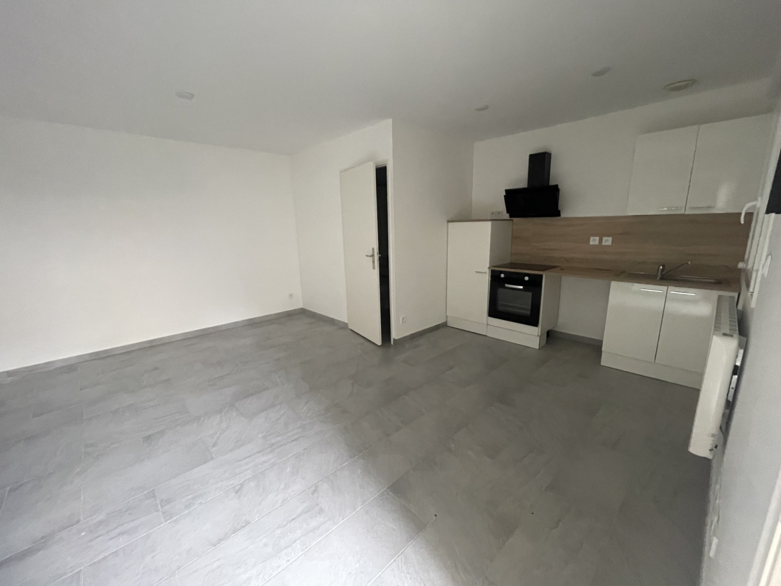 
                                                Location
                                                 STUDIO RENOVE A NEUF
