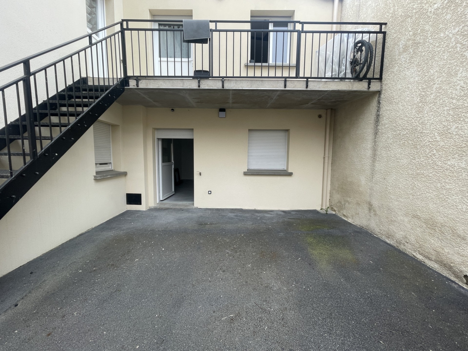 
                                                Location
                                                 STUDIO RENOVE A NEUF