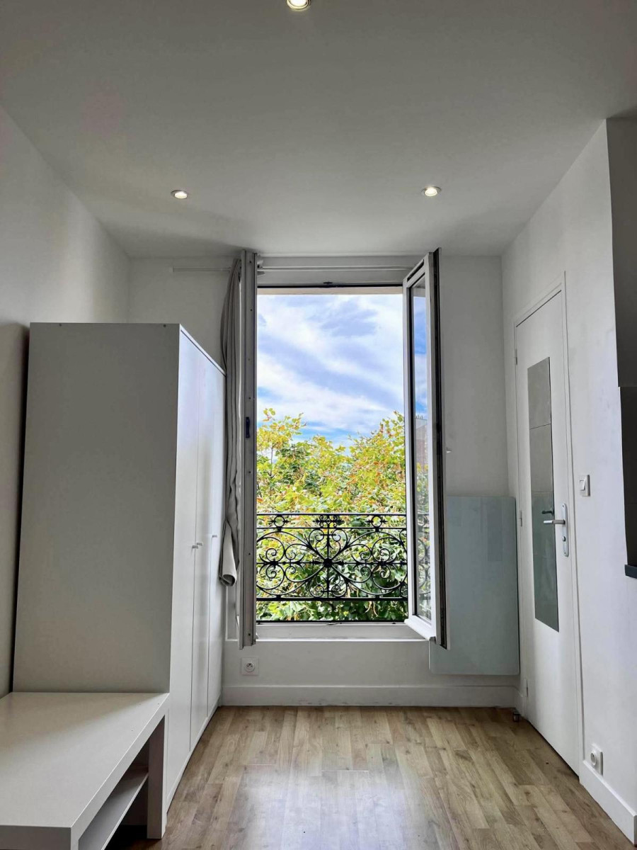
                                                Location
                                                 🏡 Studio rénové à neuf – Première location