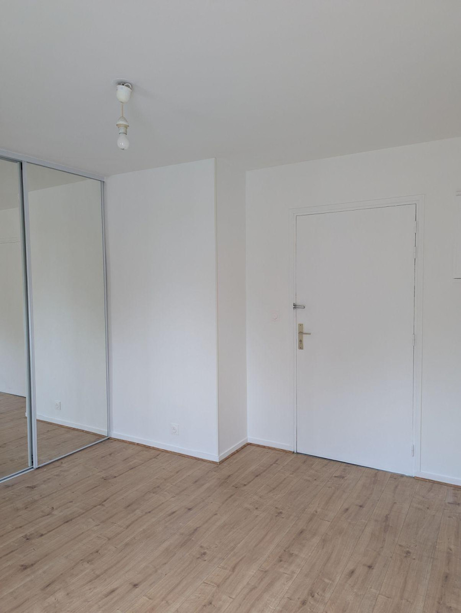 
                                                Location
                                                 Studio rénové avec terrasse - Toulouse Lardenne