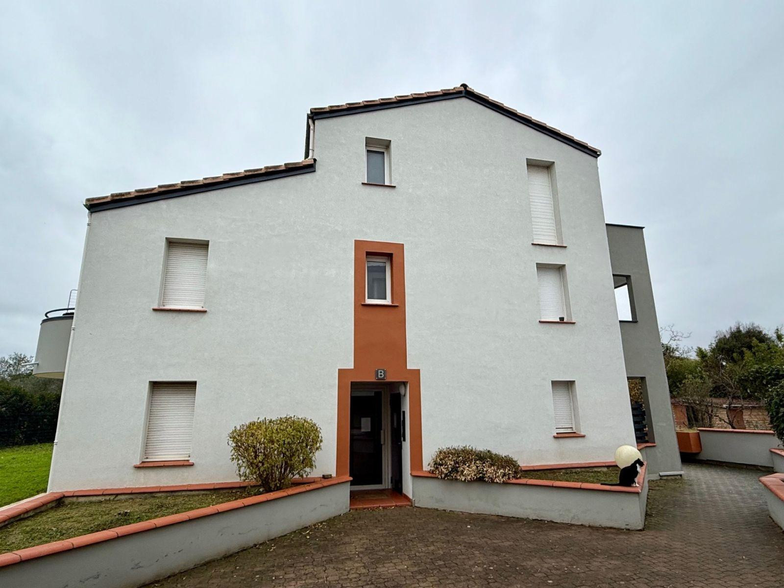 
                                                Location
                                                 Studio rénové avec terrasse - Toulouse Lardenne