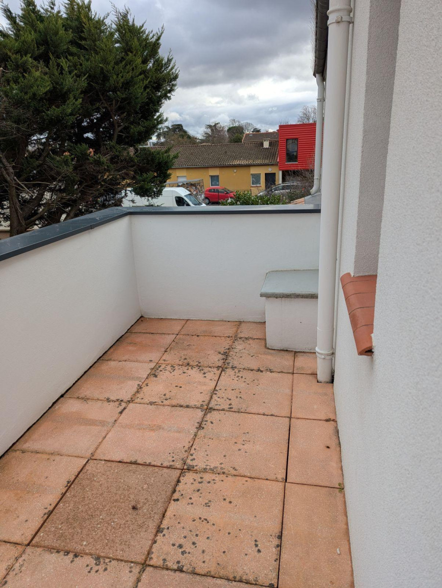 
                                                Location
                                                 Studio rénové avec terrasse - Toulouse Lardenne