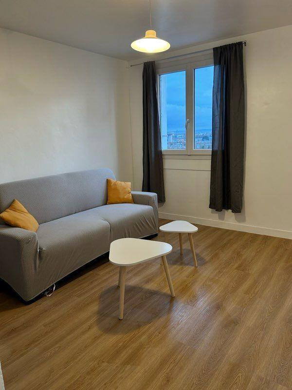 
                                                Location
                                                 Studio rénové et meublé 24m²