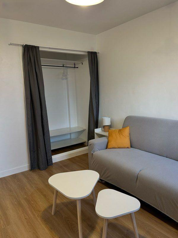 
                                                Location
                                                 Studio rénové et meublé 24m²