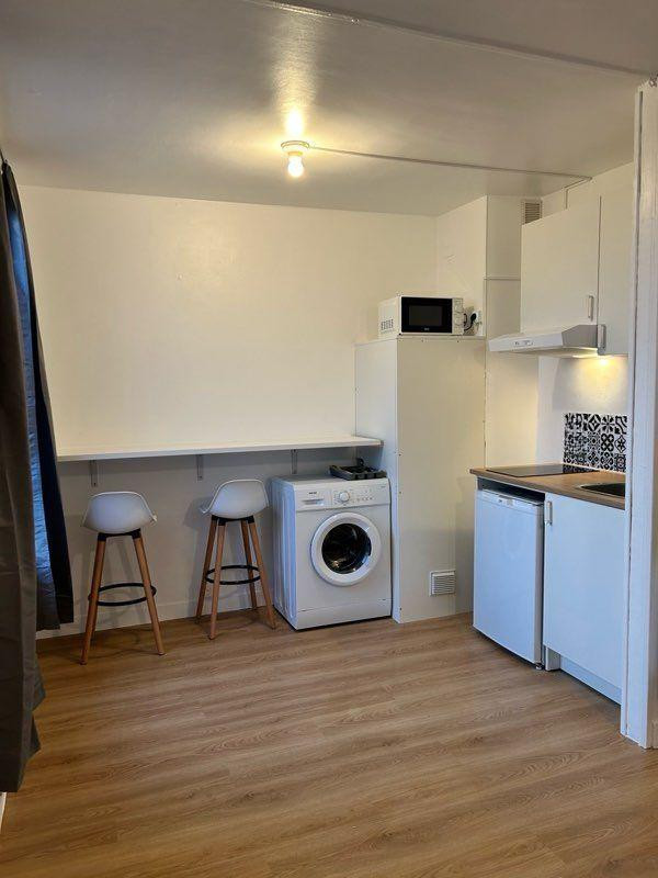 
                                                Location
                                                 Studio rénové et meublé 24m²