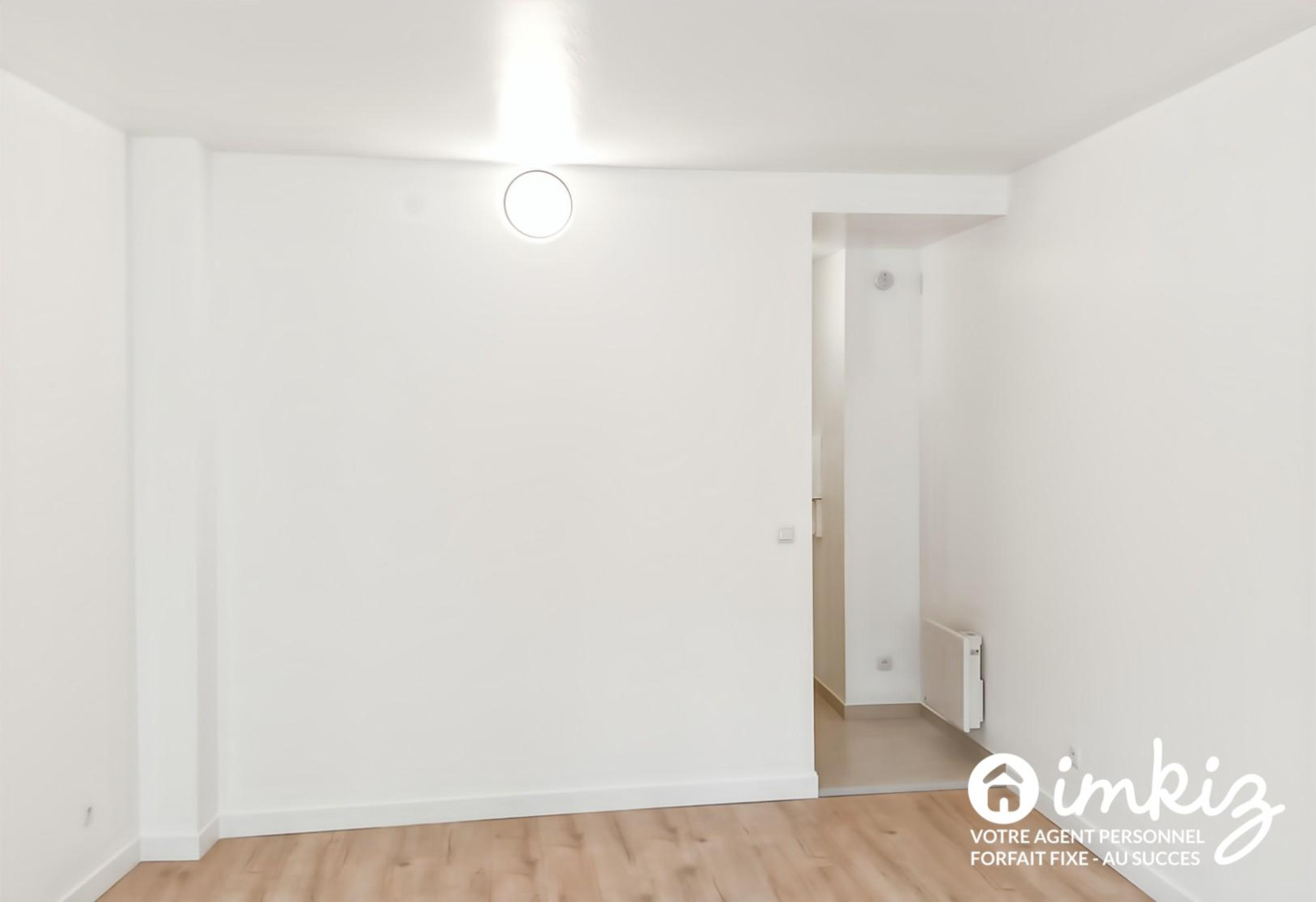 
                                                Vente
                                                 Studio rénové idéalement situé