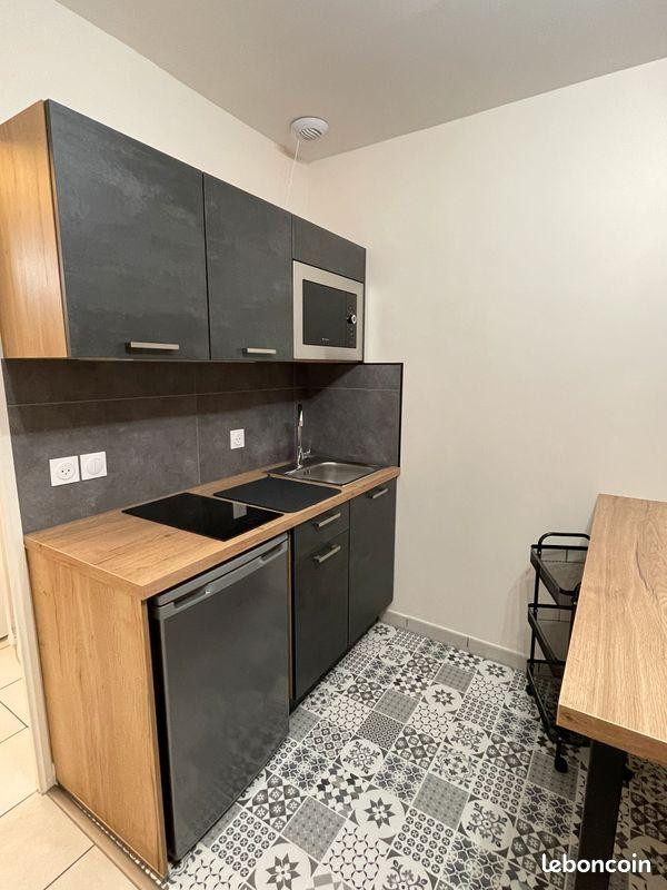 
                                                Location
                                                 Studio rénové meublé 26m2 avec parking en sous-sol