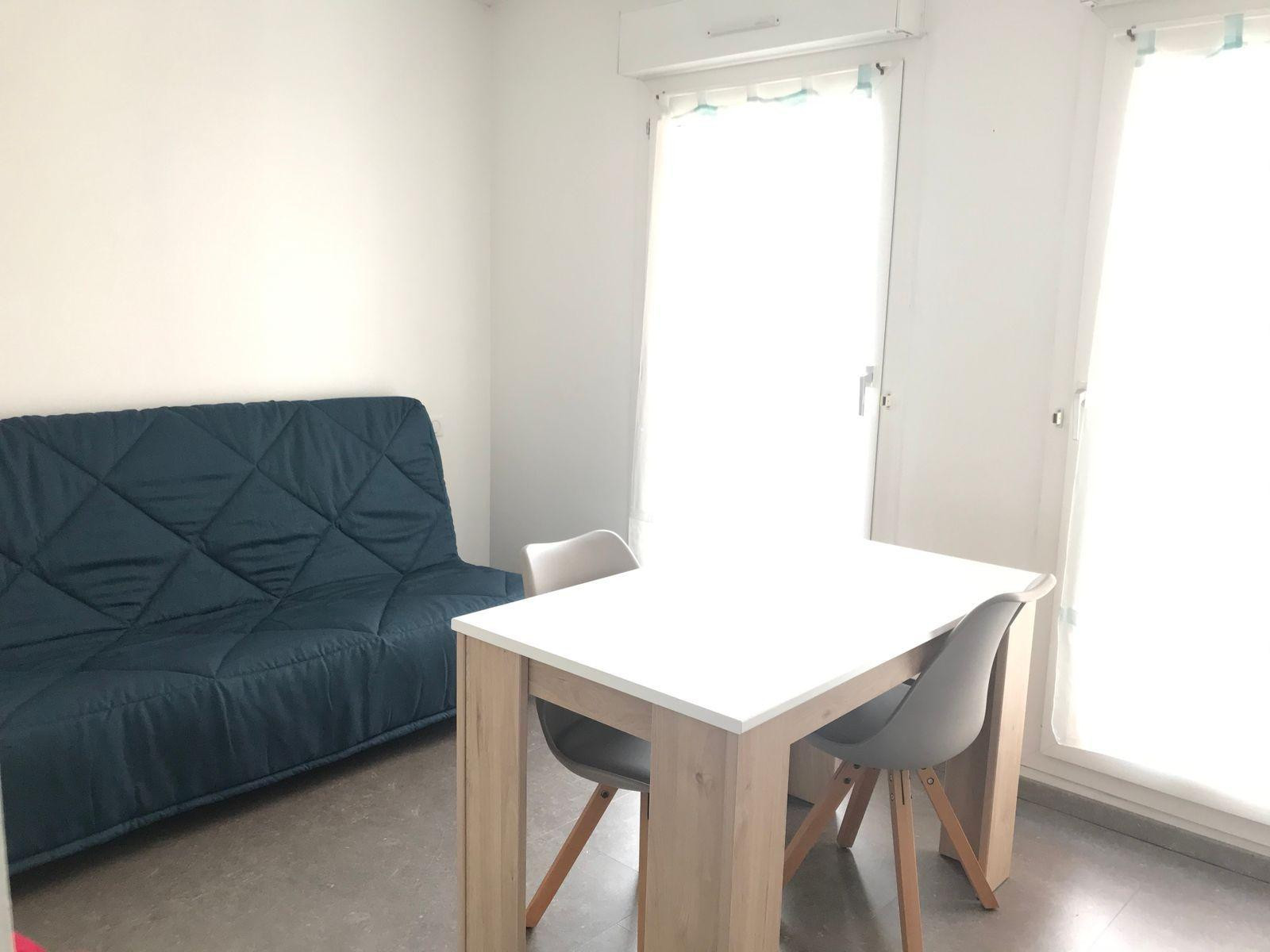 
                                                Location
                                                 Studio rénové meublé