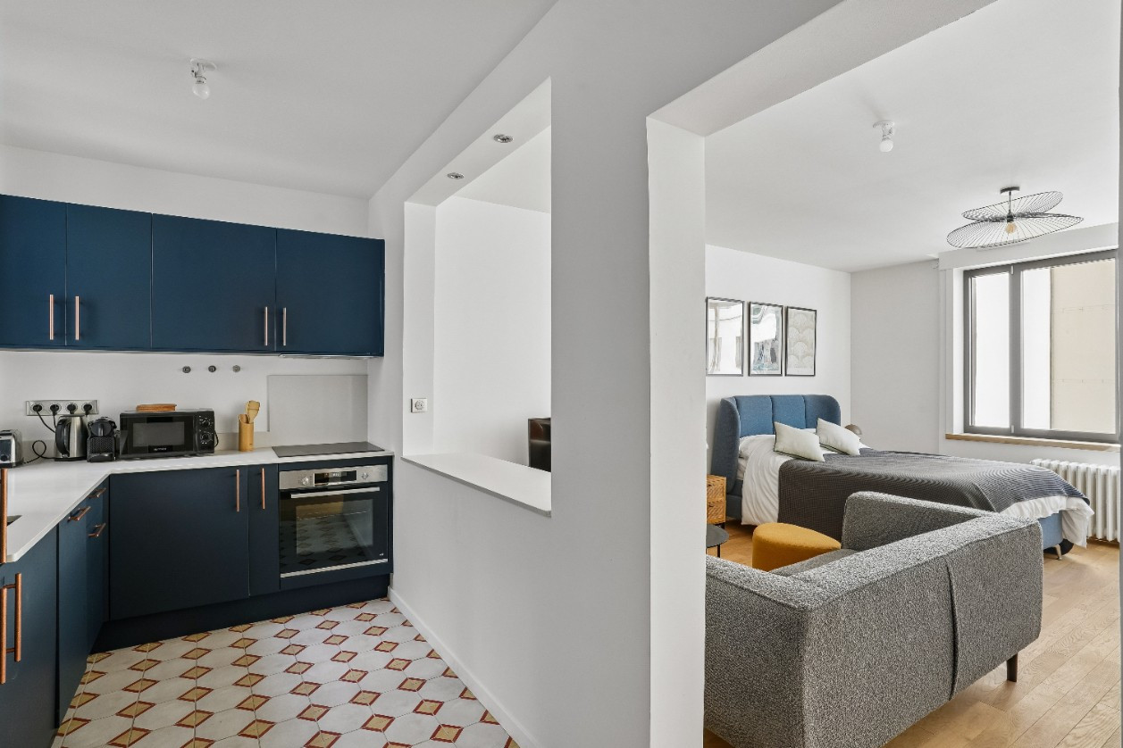
                                                Vente
                                                 Studio Rénové - Quartier Champs Elysées - Paris 8