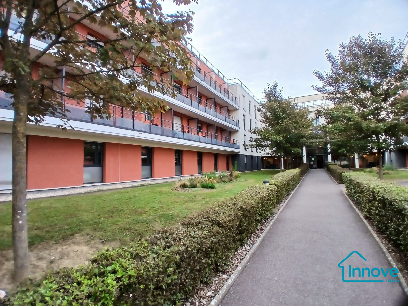 
                                                Vente
                                                 STUDIO RESIDENCE HOTELIERE SAINT CYR L ECOLE