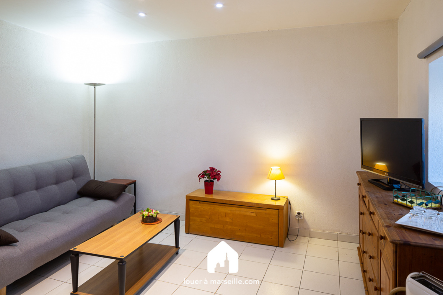 
                                                Location
                                                 Studio Roucas