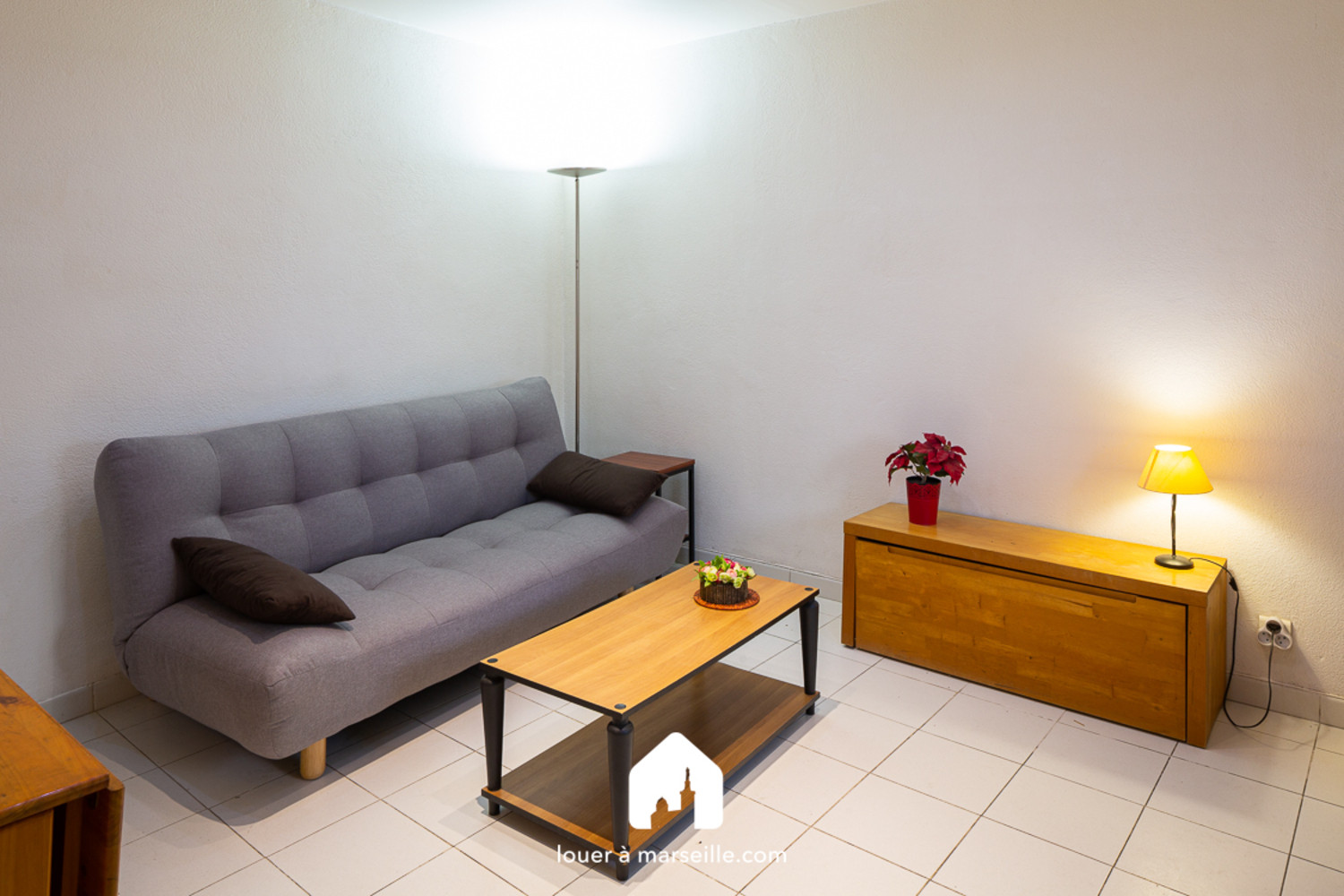 
                                                Location
                                                 Studio Roucas