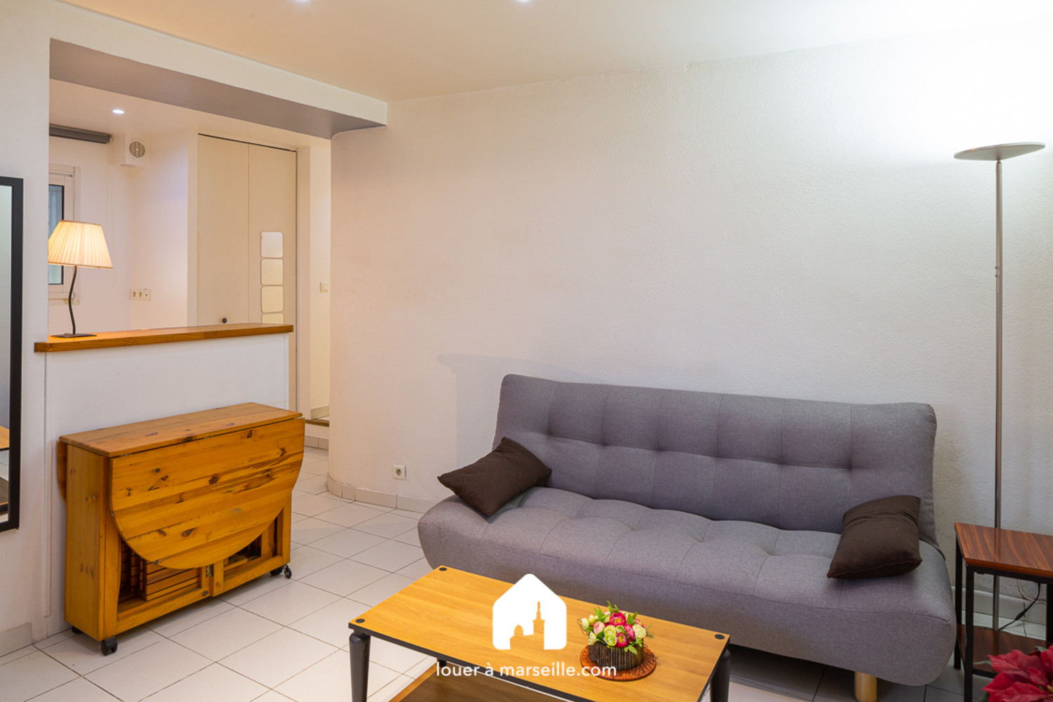 
                                                Location
                                                 Studio Roucas