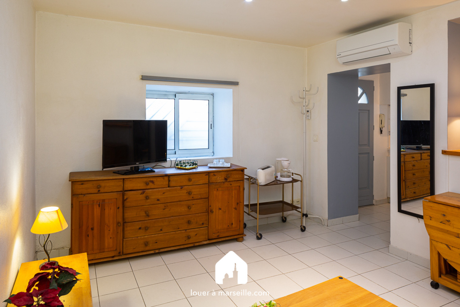 
                                                Location
                                                 Studio Roucas