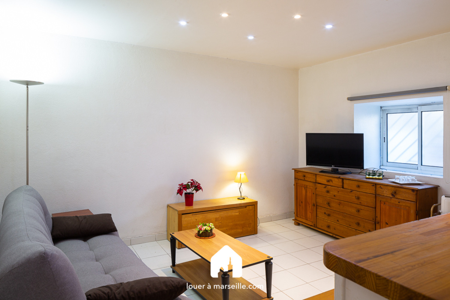 
                                                Location
                                                 Studio Roucas