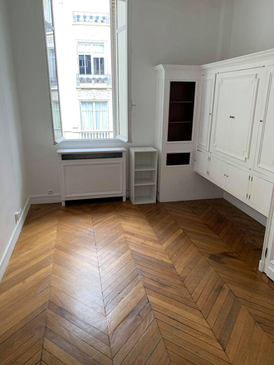 
                                                Location
                                                 Studio rue de Longchamp Paris 16ème