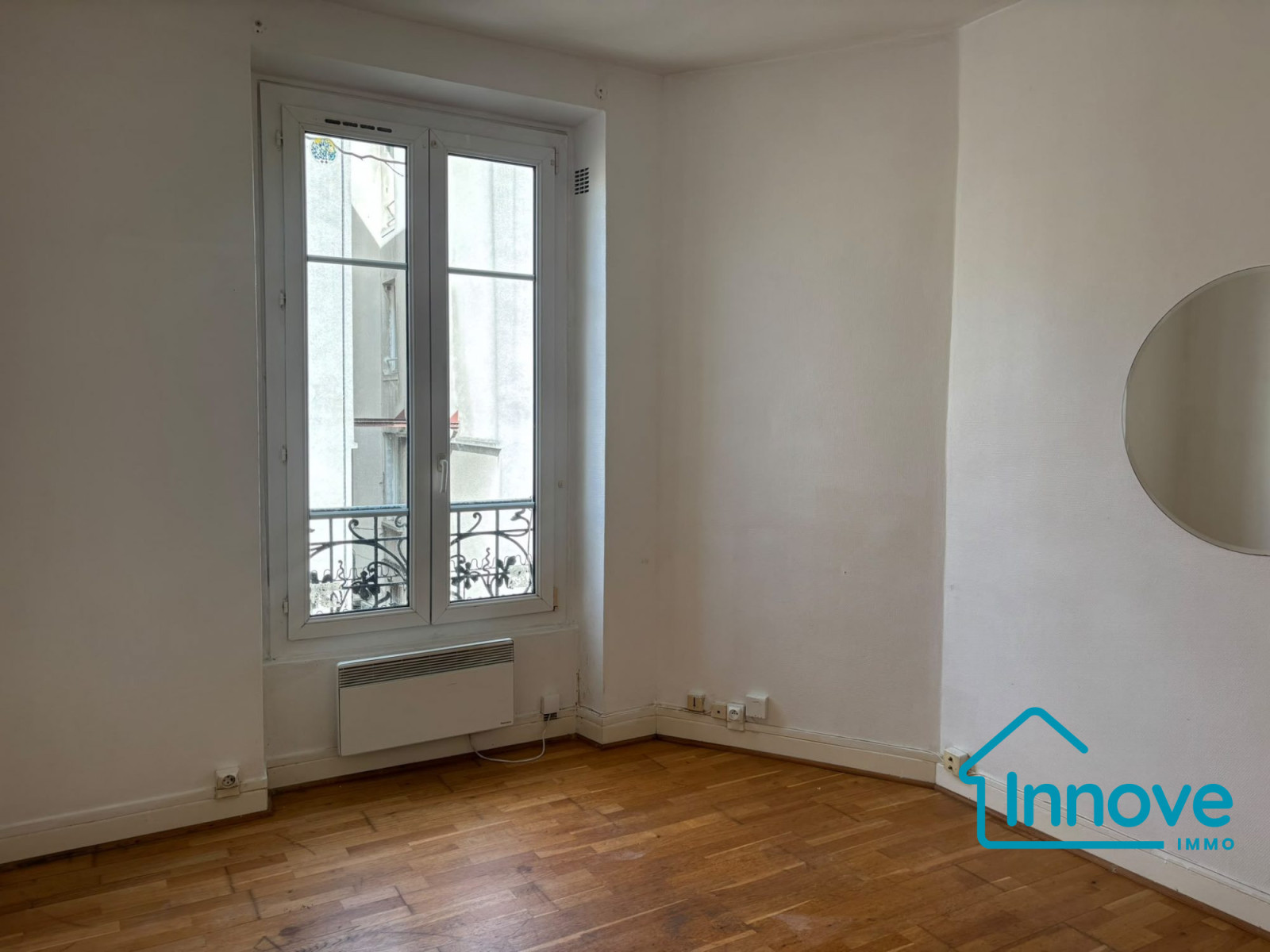 
                                                Location
                                                 Studio Rue de Montreuil