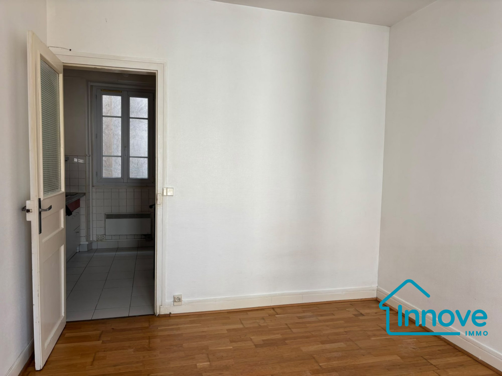 
                                                Location
                                                 Studio Rue de Montreuil