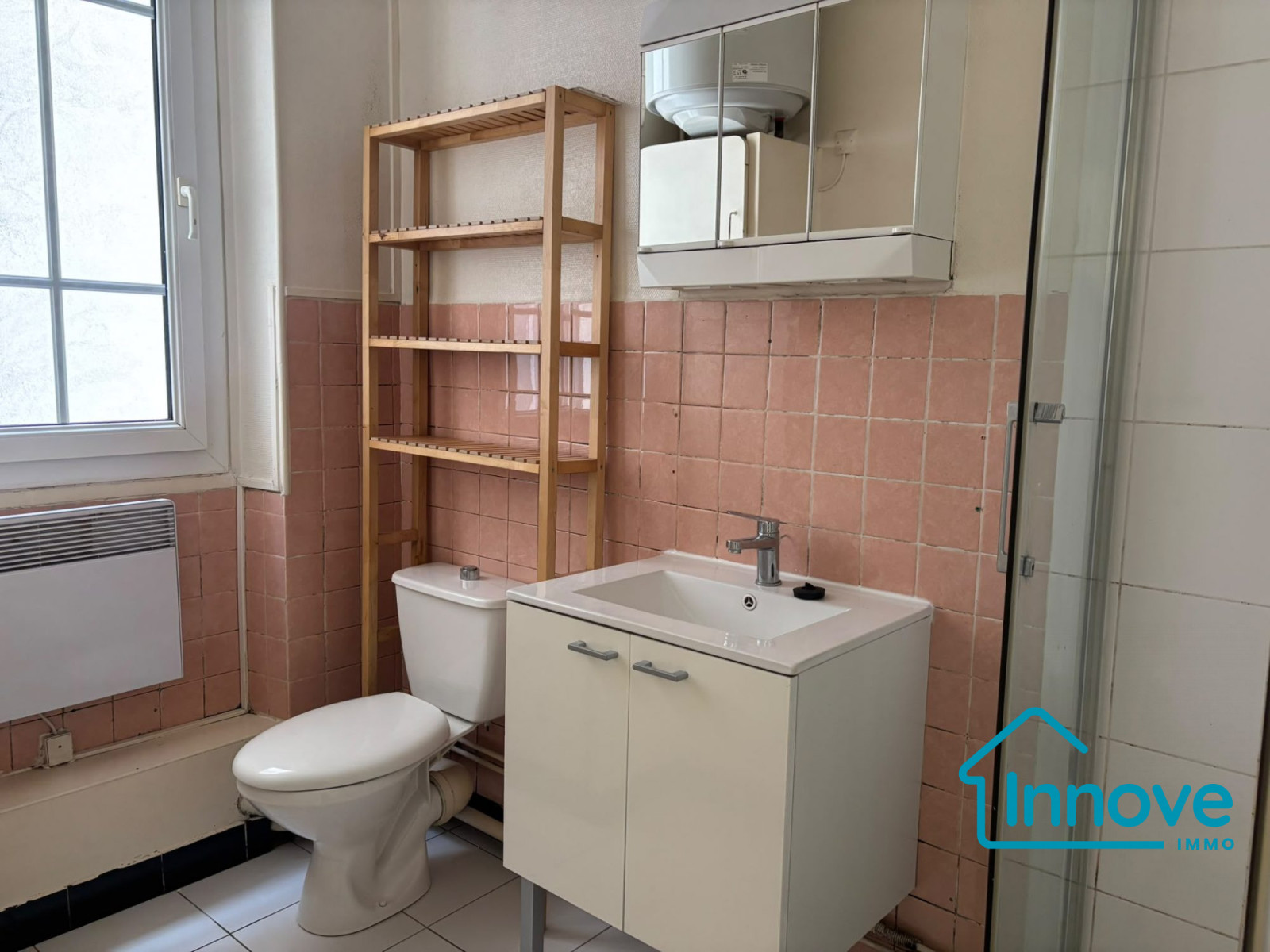
                                                Location
                                                 Studio Rue de Montreuil