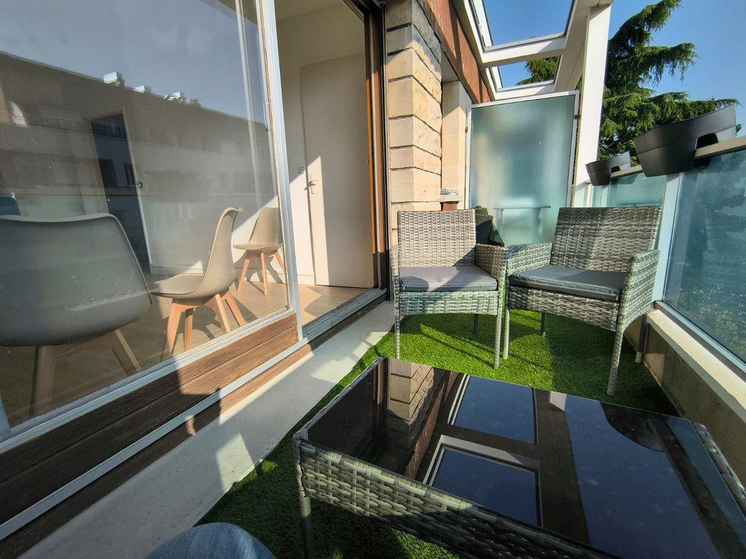 
                                                Location
                                                 Studio Rueil centre 24 m² Parking et Balcon