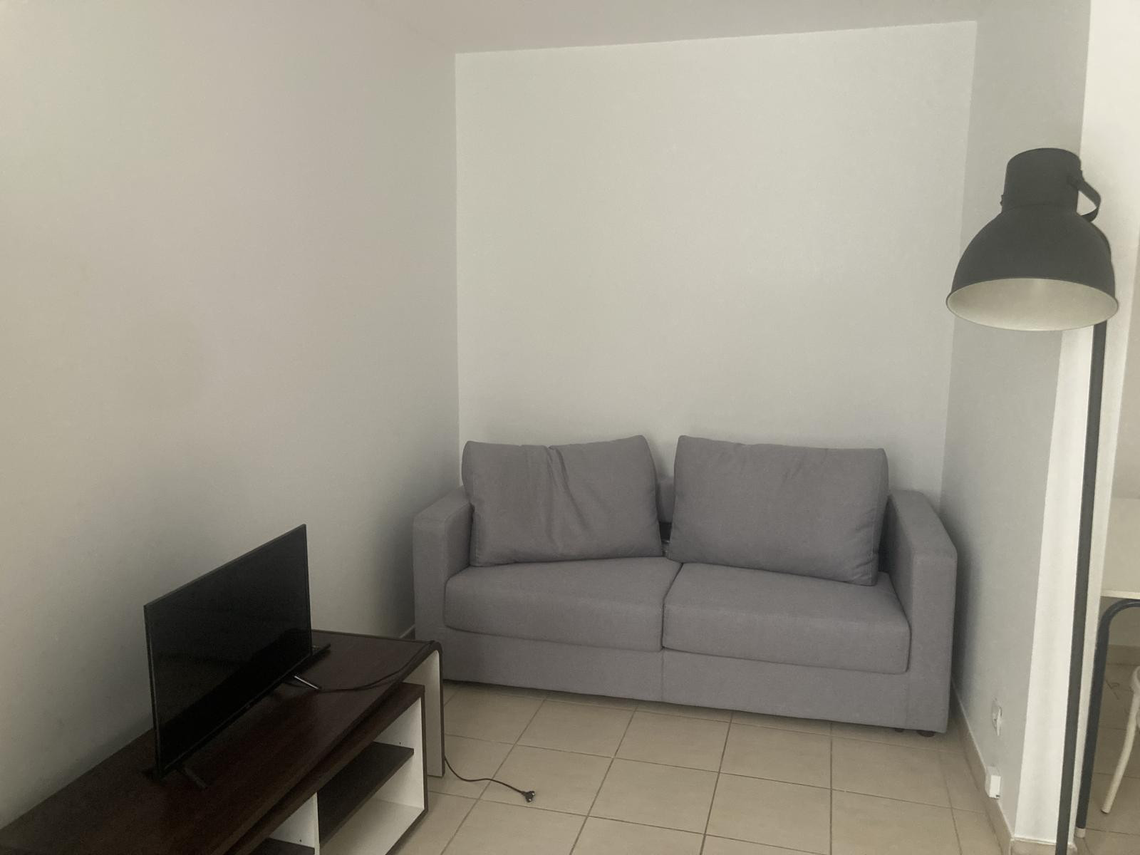 
                                                Location
                                                 Studio saint Étienne