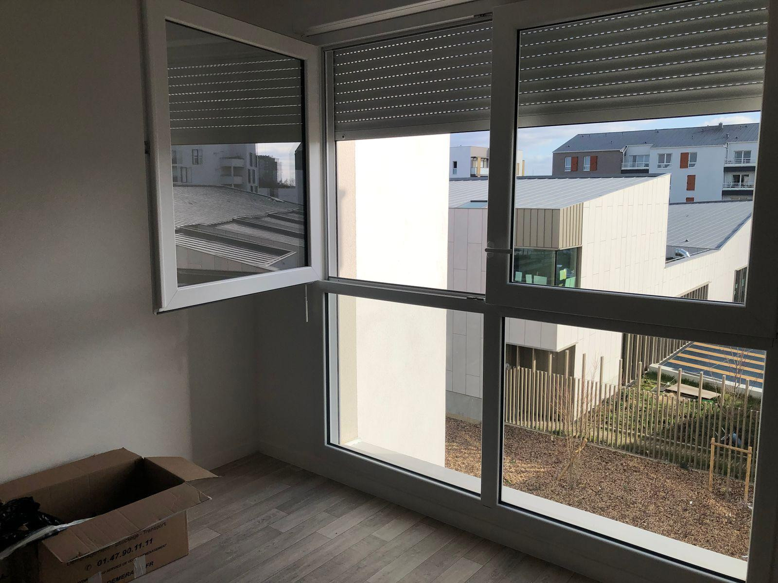 
                                                Location
                                                 Studio sécurisé neuf.