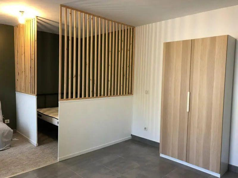
                                                Location
                                                 Studio séduisant, moderne et pratique