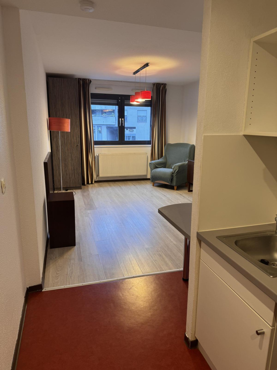 
                                                Location
                                                 Studio séniors