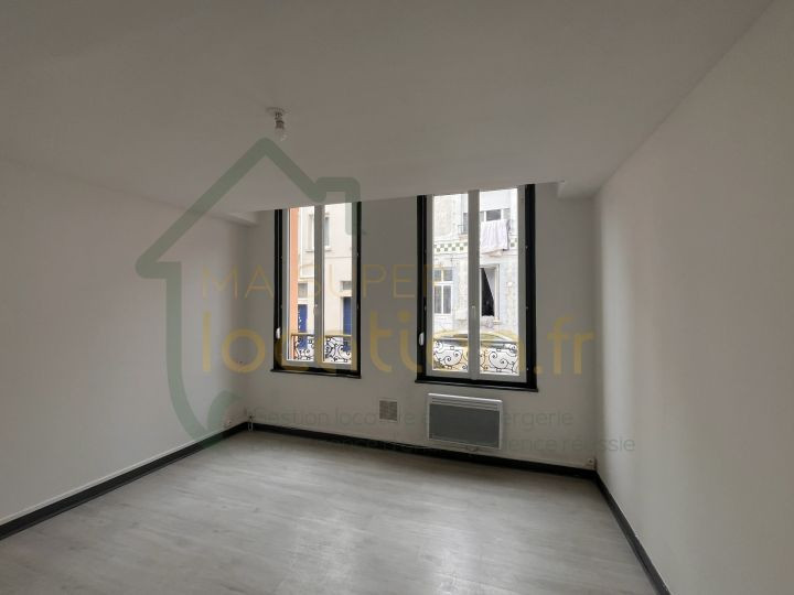 
                                                Location
                                                 Studio situé au coeur du centre ville de Saint-Quentin